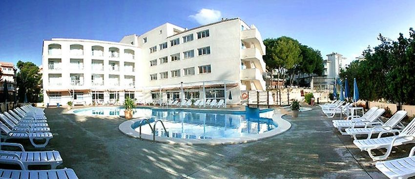 O7 Club Cala Ratajda 3*